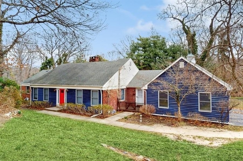 Welcome to 25 Hawks Nest Road, a beautiful brick and cedar ranch - Beach Home for sale in Stony Brook, New York on Beachhouse.com