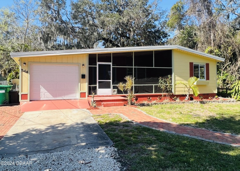 Mid century ''modern-ized.''    This adorable 2 bedroom home is - Beach Home for sale in Holly Hill, Florida on Beachhouse.com