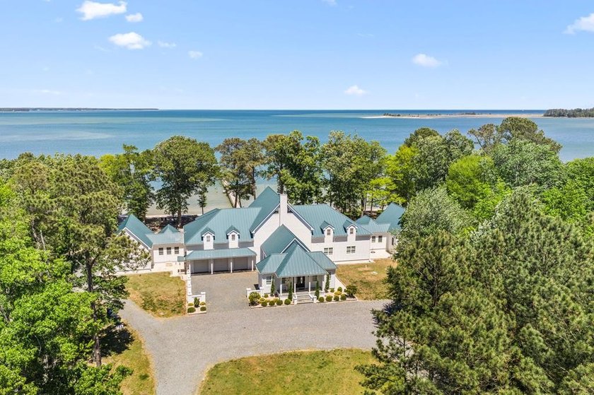 *Bayhamas* is a rare Chesapeake Bay waterfront compound offering - Beach Home for sale in White Stone, Virginia on Beachhouse.com