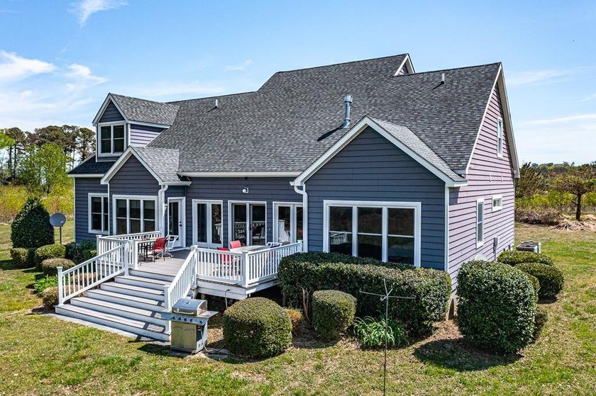 Large modern built home. 9 ft. ceilings with cathedral ceiling - Beach Home for sale in Heathsville, Virginia on Beachhouse.com
