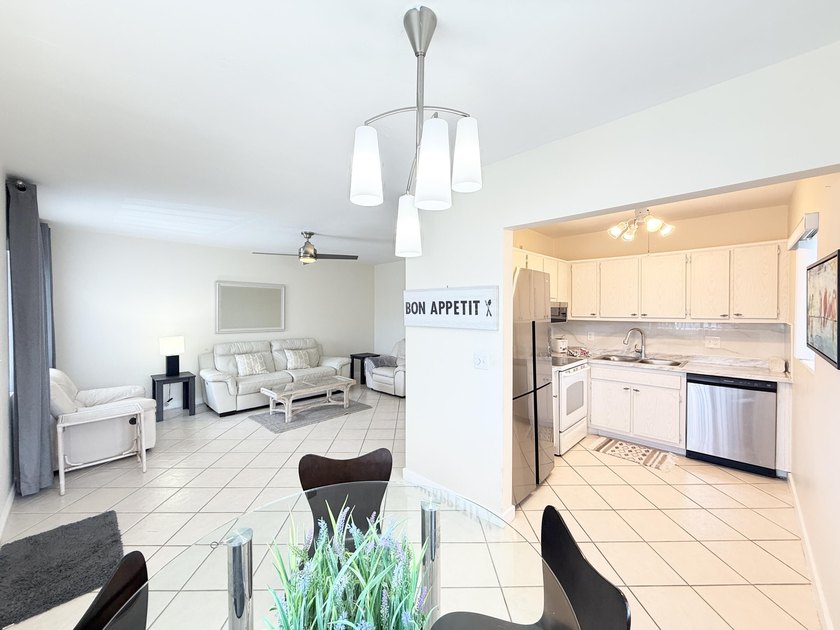 Beautifully upgraded and spacious 2-bedroom, 2-bath condo - Beach Condo for sale in Lake Worth Beach, Florida on Beachhouse.com
