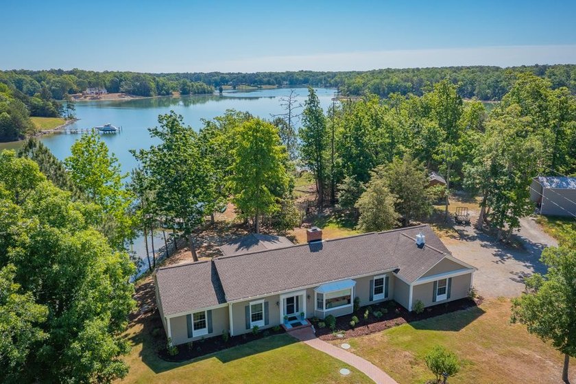 Beautifully maintained one-level home with 2,193 sq ft featuring - Beach Home for sale in Weems, Virginia on Beachhouse.com