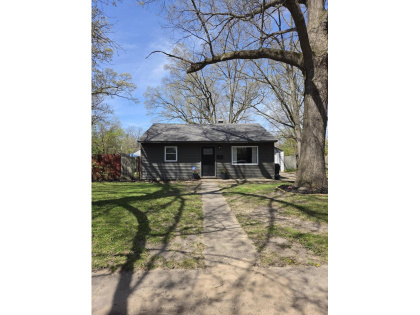 Beautifully updated 2 bedroom, 1 bath home that is full of charm - Beach Home for sale in Muskegon, Michigan on Beachhouse.com