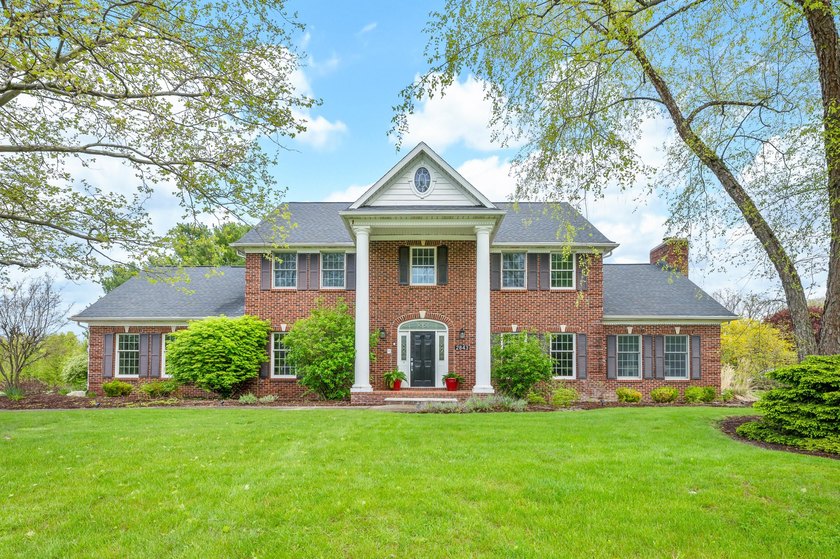 Elegant home in the desirable Oaks subdivision featuring an open - Beach Home for sale in Saint Joseph, Michigan on Beachhouse.com