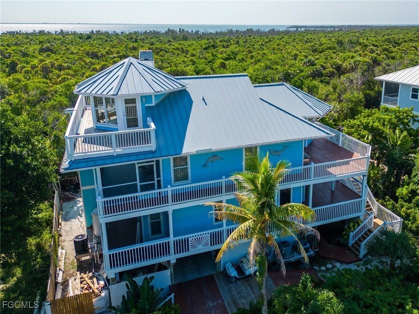UPPER CAPTIVA HOME. THIS Gorgeous home, 3 bedroom + Den & 4 - Beach Home for sale in Captiva, Florida on Beachhouse.com