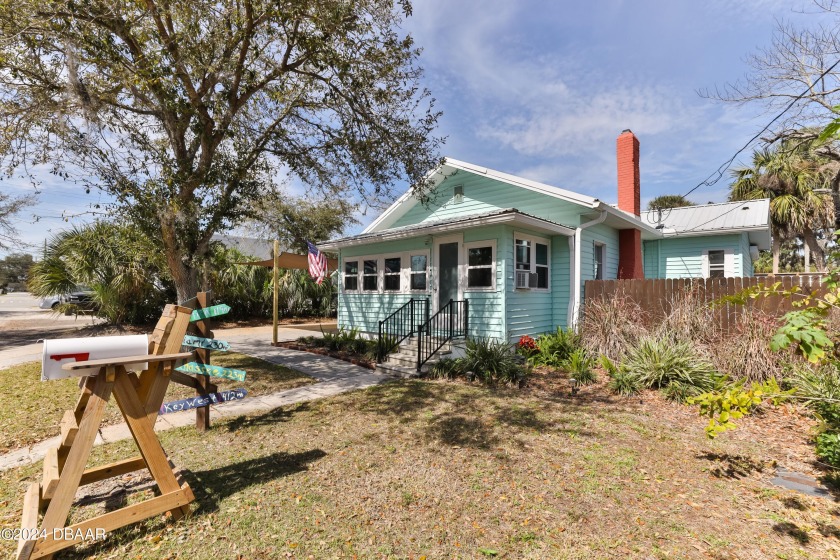 Charming move-in ready Bungalow home in the historic district of - Beach Home for sale in New Smyrna Beach, Florida on Beachhouse.com