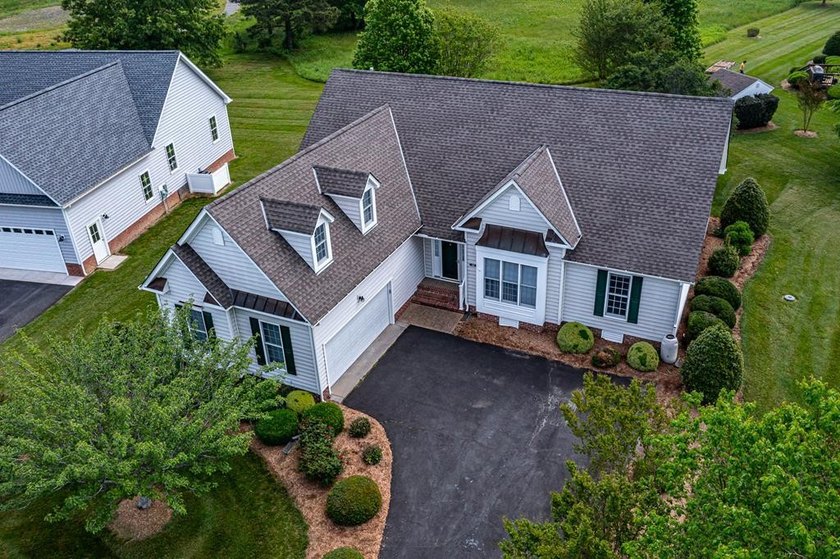 Welcome to 48 Old Field Road - This home offers an open great - Beach Home for sale in Irvington, Virginia on Beachhouse.com