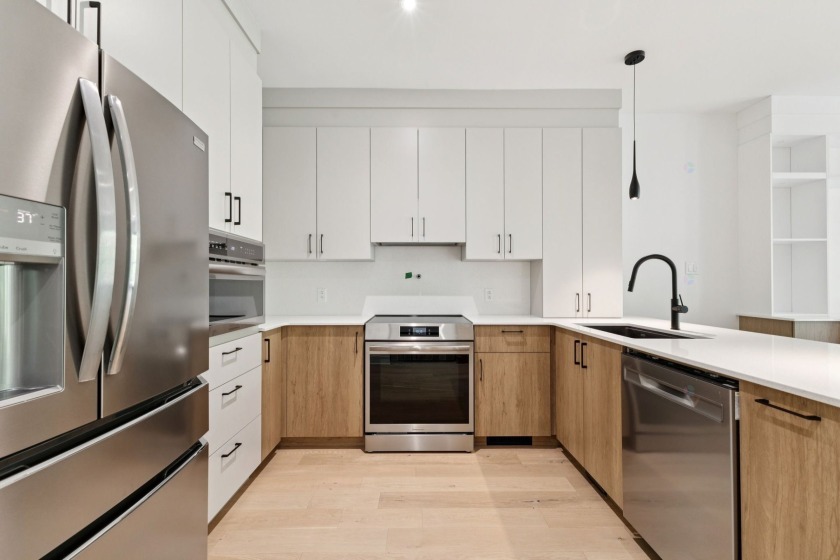 Magnificent property located in a peaceful, green setting near a - Beach Home for sale in Mont-Tremblant,  on Beachhouse.com