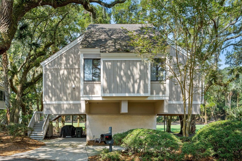 Classic cottage overlooking the 7th fairway of Seabrook Island's - Beach Home for sale in Seabrook Island, South Carolina on Beachhouse.com