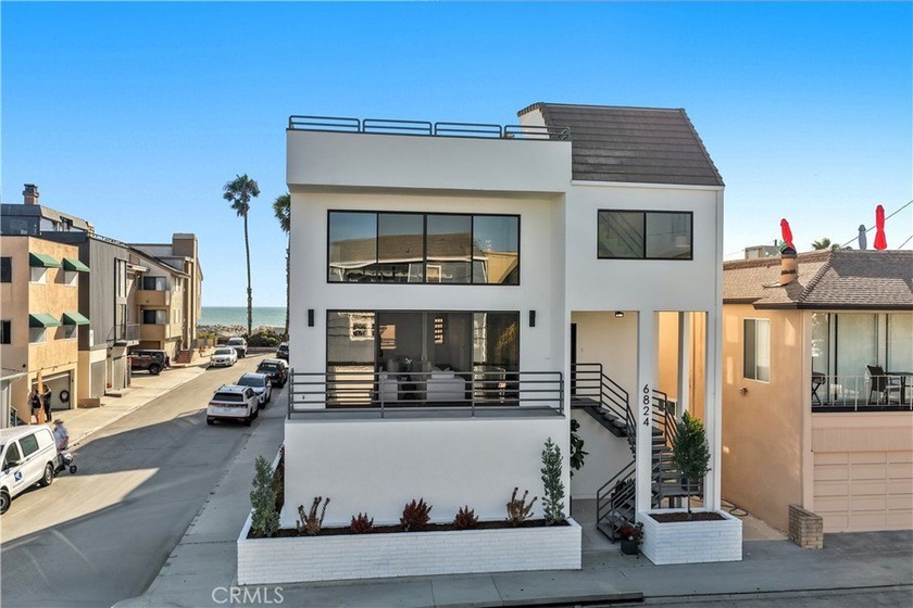 6824 E. Ocean is more than a residence-it's a statement of - Beach Home for sale in Long Beach, California on Beachhouse.com
