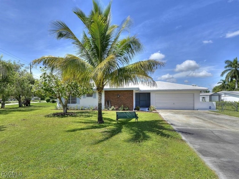 EASY TO SHOW. Attention kayakers, fishers, and lovers of all - Beach Home for sale in Fort Myers, Florida on Beachhouse.com