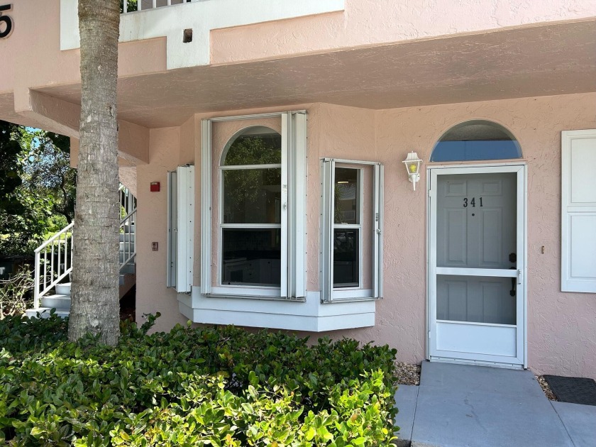 Step inside to a newly remodeled, first-floor corner condo - Beach Condo for sale in Tequesta, Florida on Beachhouse.com