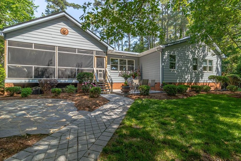 THIS GREAT PROPERTY HAS BEEN RENOVATED AND IS THE ULTIMATE - Beach Home for sale in Weems, Virginia on Beachhouse.com