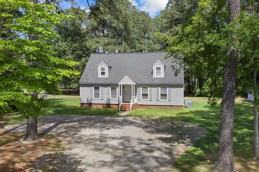 Located on 3.62 acres with 188 feet of waterfrontage on - Beach Home for sale in Lancaster, Virginia on Beachhouse.com