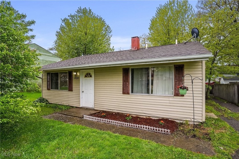 Adorable Ranch home close to the shores of Lake Erie. Offering 3 - Beach Home for sale in Madison, Ohio on Beachhouse.com