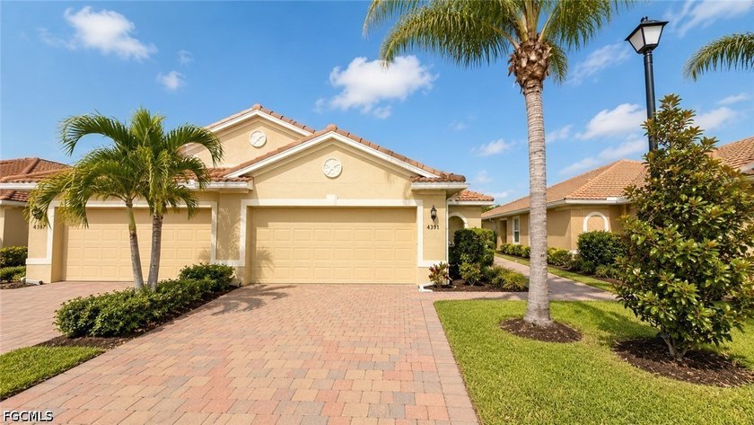 Welcome to 4391 Duchess Park Rd., an attached, side-entry villa - Beach Home for sale in Fort Myers, Florida on Beachhouse.com