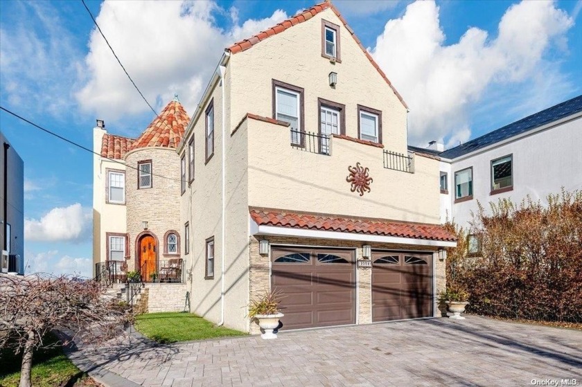 MAKE SURE TO CHECK OUT THIS BAY FRONT HOME!   Live  On The Open - Beach Home for sale in Atlantic Beach, New York on Beachhouse.com