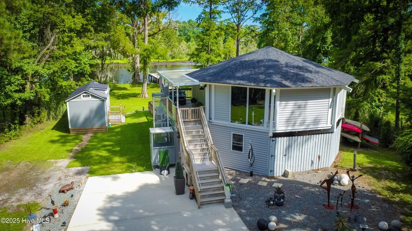 Here is your 2nd chance! This rare, riverfront retreat in River - Beach Home for sale in New Bern, North Carolina on Beachhouse.com