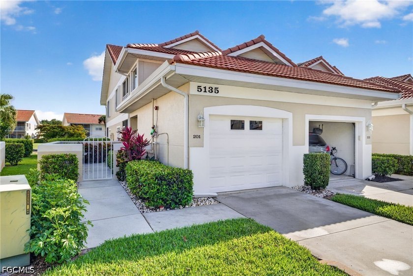 Live where convenience meets comfort in this beautifully updated - Beach Condo for sale in Naples, Florida on Beachhouse.com