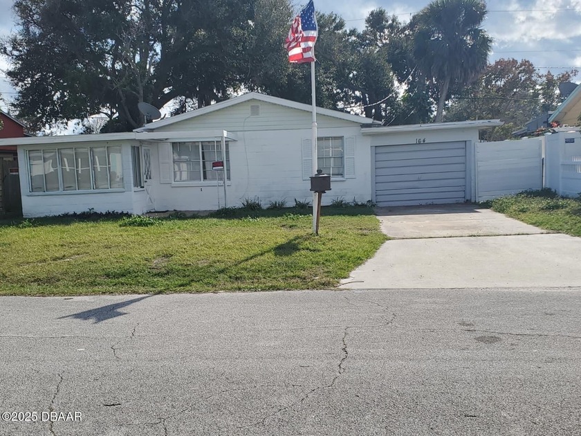 FIXER UPPER SPECIAL!!! This cozy Ormond Beach home has lots of - Beach Home for sale in Ormond Beach, Florida on Beachhouse.com