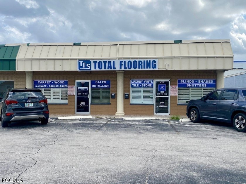 3,840 SF retail/flex/office building in a high visibility easy - Beach Office for sale in Cape Coral, Florida on Beachhouse.com