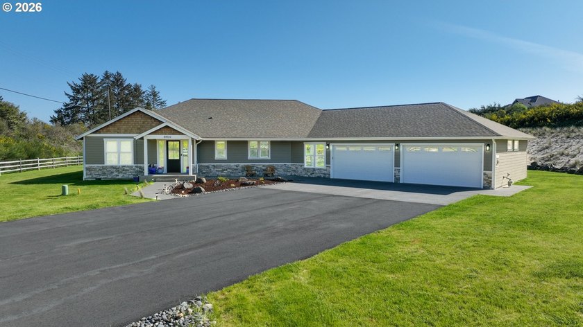 Live in Luxury at the Beach! Discover an almost new sprawling - Beach Home for sale in Warrenton, Oregon on Beachhouse.com