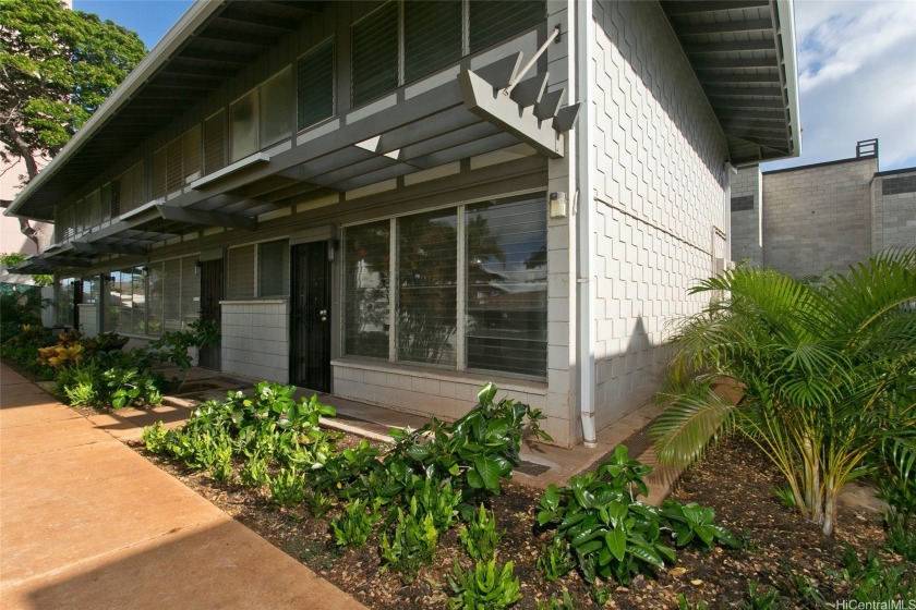 Remodeled end unit that has been completely re-done by a - Beach Condo for sale in Honolulu, Hawaii on Beachhouse.com