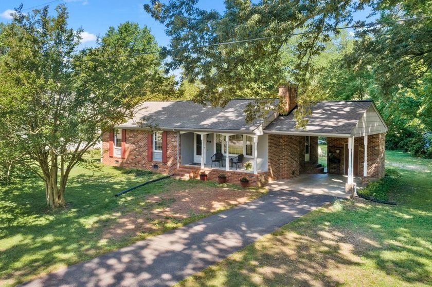 3 bedroom 1 1/2 bath brick rancher with attached carport and - Beach Home for sale in Tappahannock, Virginia on Beachhouse.com