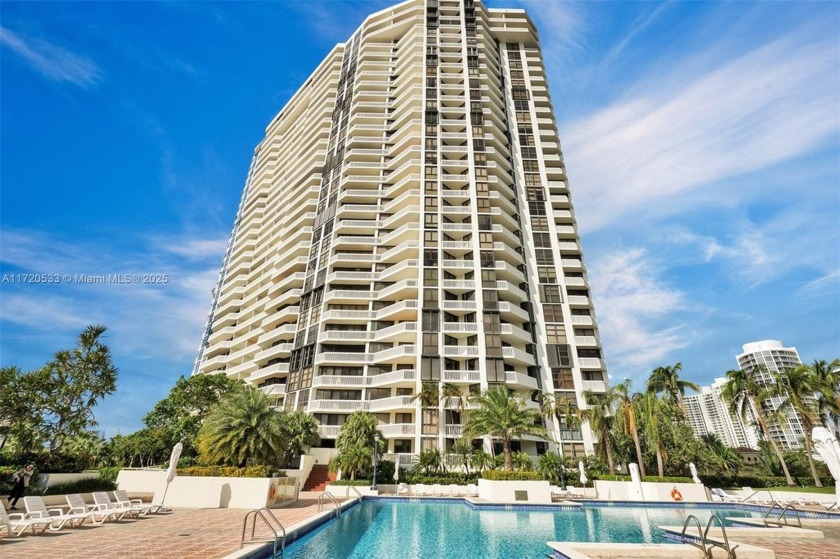 SPACIOUS 1 BEDROOM/ CONVERTIBLE UNIT WITH 2 FULL BATHROOMS - - Beach Condo for sale in Aventura, Florida on Beachhouse.com