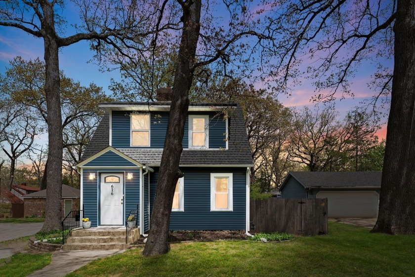 Lovingly Restored Blue Cape Cod, with a sunny disposition - Beach Home for sale in Michigan City, Indiana on Beachhouse.com