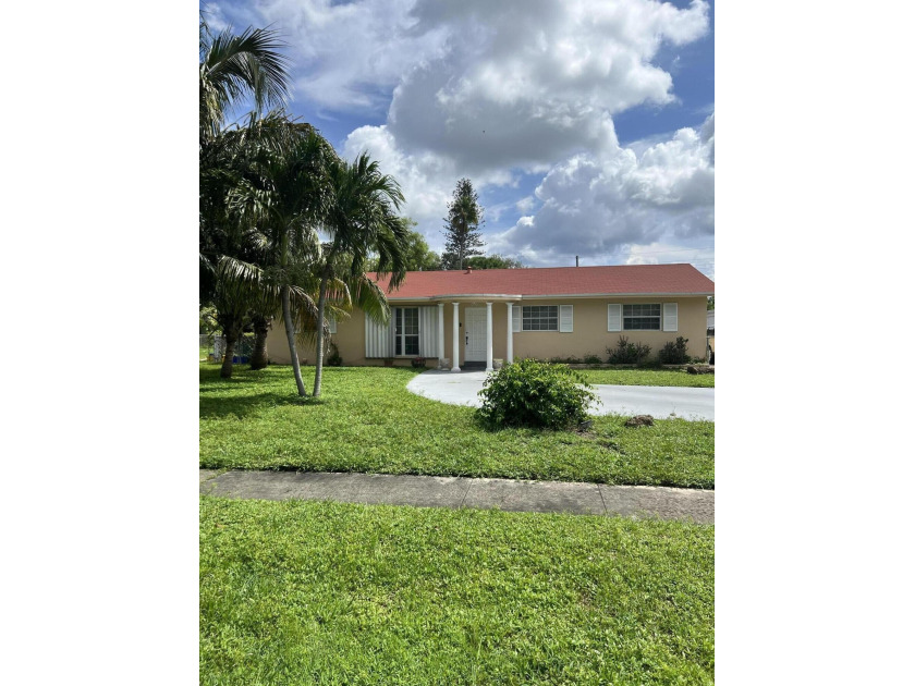 Nice 5-bedroom 3 full bathrooms house. Tile floors throughout - Beach Home for sale in West Palm Beach, Florida on Beachhouse.com