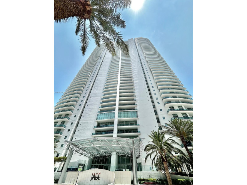 One of the most spectacular views in Jade Brickell. Arrive to - Beach Condo for sale in Miami, Florida on Beachhouse.com