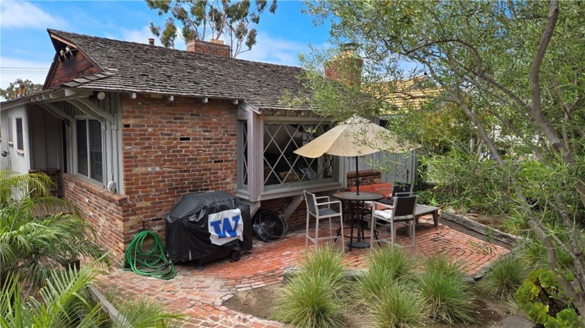 This duplex is located on Poppy Avenue, one of the most - Beach Townhome/Townhouse for sale in Corona Del Mar, California on Beachhouse.com