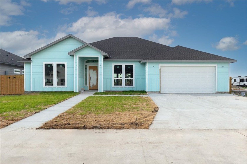 Beautiful new construction home located in Rockport! This 4/3/2 - Beach Home for sale in Rockport, Texas on Beachhouse.com