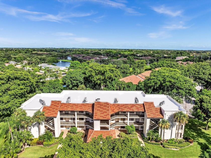 Meticulously maintained 2/2 unit in the picturesque gated and - Beach Condo for sale in Boynton Beach, Florida on Beachhouse.com