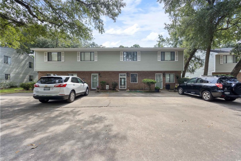 This townhome is like new. The kitchen is equipped with brand - Beach Townhome/Townhouse for sale in Murrells Inlet, South Carolina on Beachhouse.com