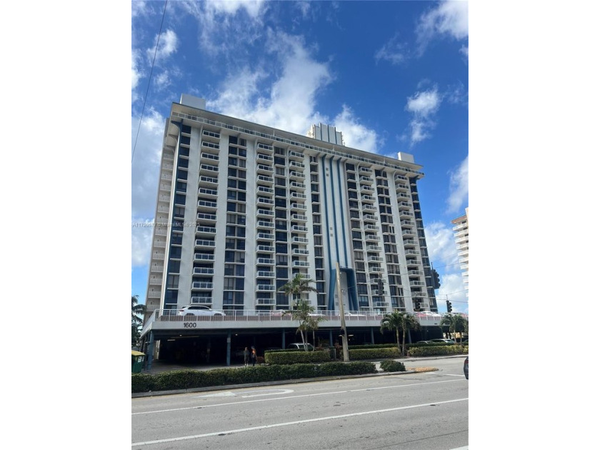 Fully renovated 2 bedroom 2 bathroom unit with brand-new - Beach Condo for sale in Hollywood, Florida on Beachhouse.com