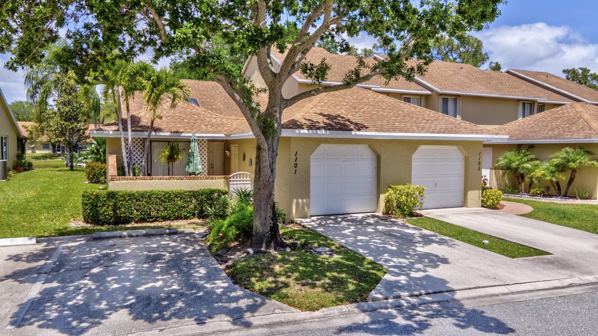 Welcome to this beautifully maintained 2-bedroom, 2-bath - Beach Townhome/Townhouse for sale in Greenacres, Florida on Beachhouse.com