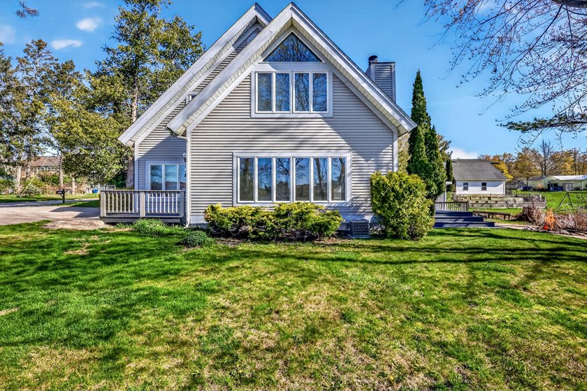 Welcome to your Pentwater retreat! This charming 3-bedroom - Beach Home for sale in Pentwater, Michigan on Beachhouse.com