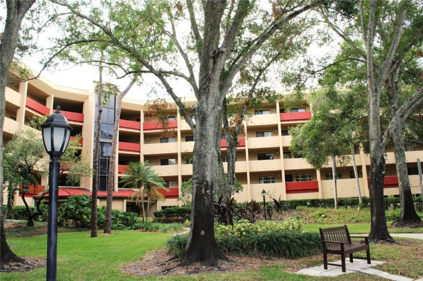 This super clean condo is nestled in a park like setting waiting - Beach Condo for sale in Clearwater, Florida on Beachhouse.com