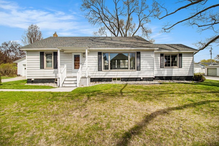City of Ludington-Updated 3-Bed, 1.5 bath home on double corner - Beach Home for sale in Ludington, Michigan on Beachhouse.com