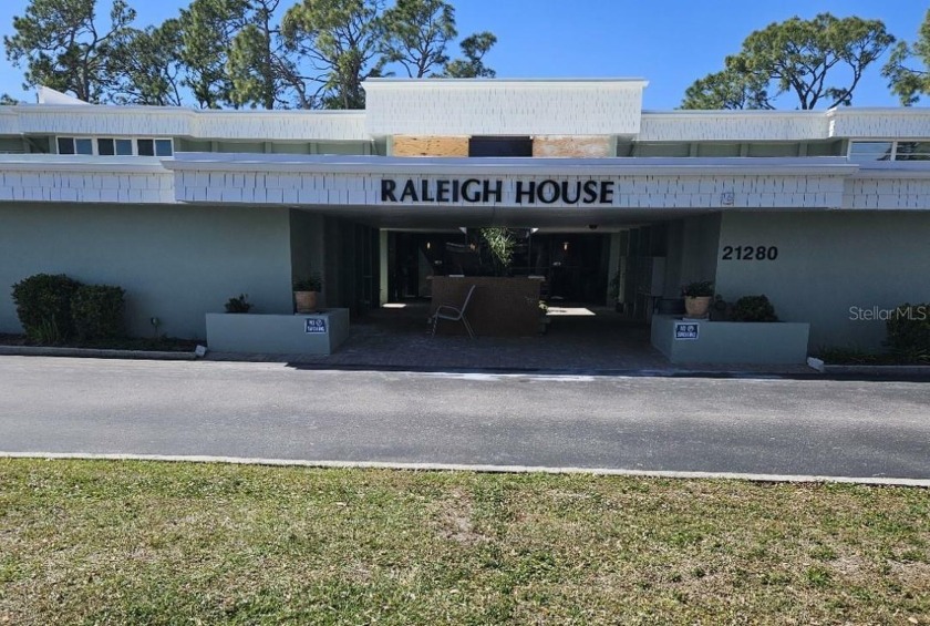 Welcome to your new home. This 2 bedroom, 2 full bathroom condo - Beach Condo for sale in Port Charlotte, Florida on Beachhouse.com