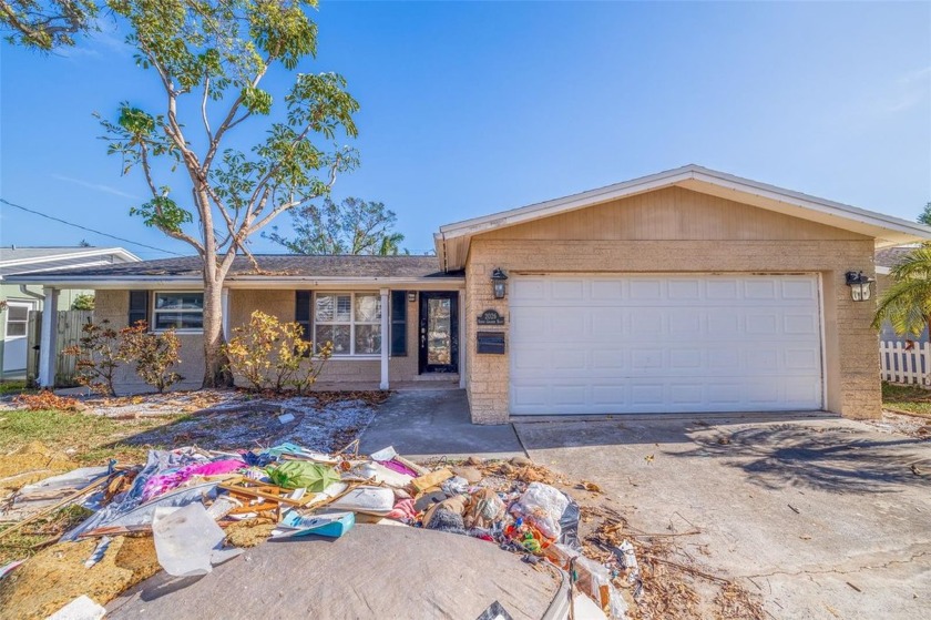 ****THIS PROPERTY HAS FLOOD DAMAGE FROM HURRICANE HELENE** This - Beach Home for sale in St. Petersburg, Florida on Beachhouse.com