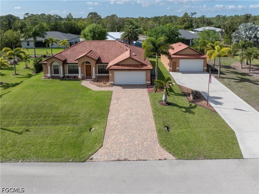 Come see this beautiful 4 bedroom, plus den pool home with so - Beach Home for sale in Cape Coral, Florida on Beachhouse.com