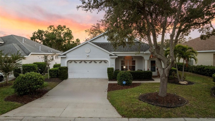 Under contract-accepting backup offers. Welcome to this charming - Beach Home for sale in Lakewood Ranch, Florida on Beachhouse.com