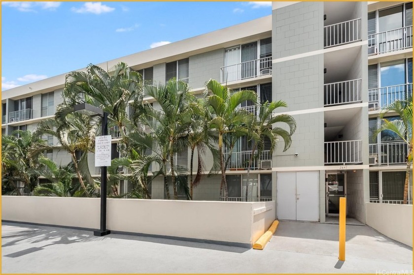 Owners are out of town and vacant easy to show so dont be shy! - Beach Condo for sale in Honolulu, Hawaii on Beachhouse.com