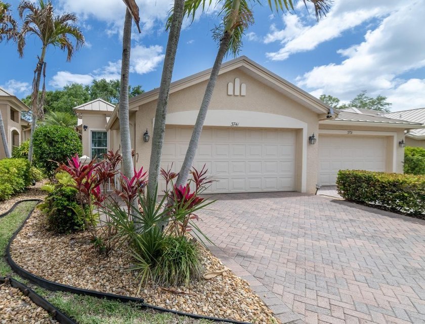 New Roof! Full Impact Glass! Updated kitchen with new - Beach Home for sale in Jensen Beach, Florida on Beachhouse.com