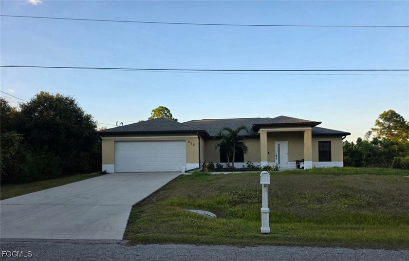 Beautiful home very well maintained, has an open floor plan, 3 - Beach Home for sale in Lehigh Acres, Florida on Beachhouse.com
