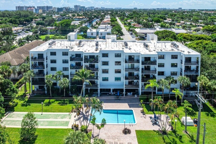 AMAZING OPPORTUNITY to own this 2-bedroom, 2-bath condo  walking - Beach Condo for sale in Pompano Beach, Florida on Beachhouse.com