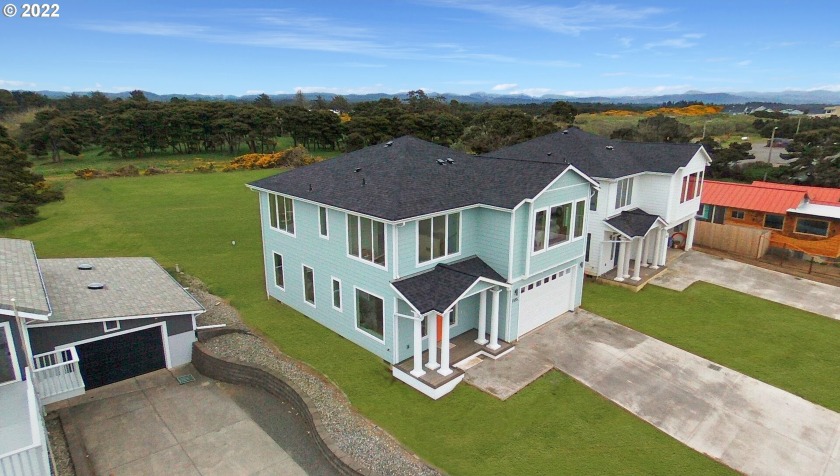 Powerful ocean views and majestic sunsets await in this Beach - Beach Home for sale in Bandon, Oregon on Beachhouse.com
